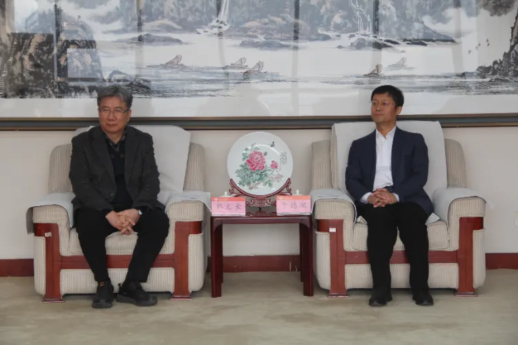 Shandong LANO Kunlaboras kun Profesoro KWAK, Moon Kyu, Ph.D. kaj Reprezentanto Liang Tongho de Dongguk University, Sud-Koreio por Fari Interŝanĝojn kaj Kunlaboron en la Kampo de Brua Kontrolo kun Shandong Jianzhu University